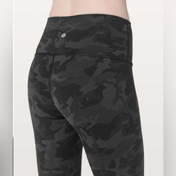 Lululemon Wunder Under Crop (Hi-Rise) *Full-On Luon 21"
Incognito Camo grey - Picture 2 of 4